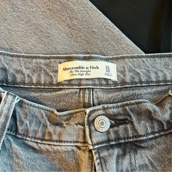 Abercrombie & Fitch 90’s Ultra High Rise Light Gray Jeans, Size 31 - Picture 5 of 8